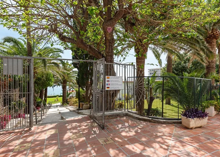 Beachside Pool By Rent Me Apartment