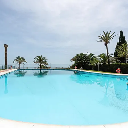 Beachside Pool By Rent Me Daire